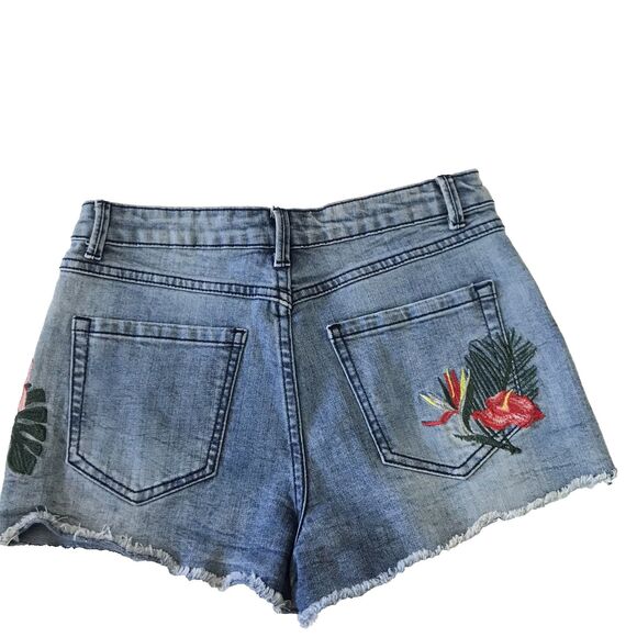 Gianni Bini Mid Rise Floral Embroidered Raw Hem Denim Shorts Size Small - Picture 3 of 5